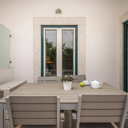 Plum Guide - Majestic Casual Apartamento Lisboa