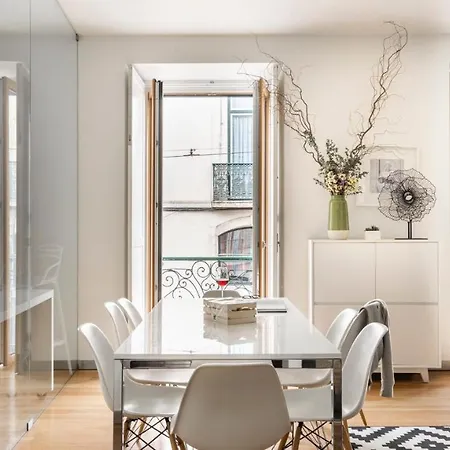 Plum Guide - Majestic Casual Apartamento Lisboa